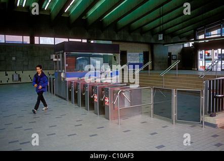 Menschen, Passagier, Drehkreuz, Drehkreuze, Champ-de-Mars-Metro-Station, u-Bahn Station, Bahnhof, Stadt von Montreal, Montreal, Kanada, Nordamerika Stockfoto