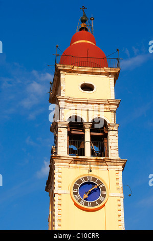 Glockenturm von der griechisch-orthodoxen Kirche von St. Spyridon, dem Schutzpatron der Insel Korfu. Griechischen Ionischen Inseln Stockfoto