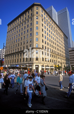 Frankokanadische Menschen am Schnittpunkt McGill College Avenue und Sainte Catherine Stadt Montreal Quebec Provinz Kanada Stockfoto