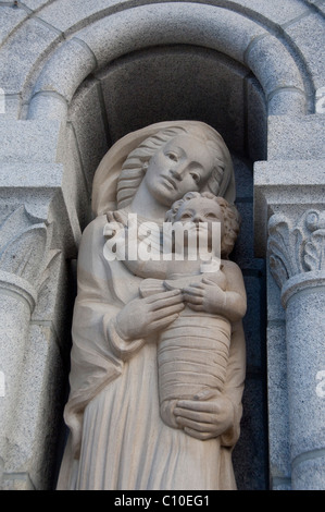 Kanada, Quebec, Saint-Anne-de-Beaupre (aka Saint Anne Basillica) bekannte Pilgerstätte. Kirche außen Statuen. Stockfoto