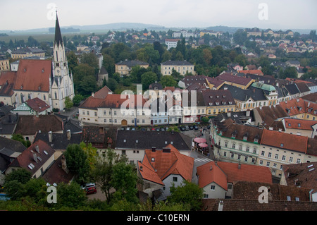 Österreich, Wachau Valley, Melk. 900 Jahre alte barocke Melk Abbey (aka Benediktinerstift). Die Stadt Melk Abtei im Überblick. Stockfoto