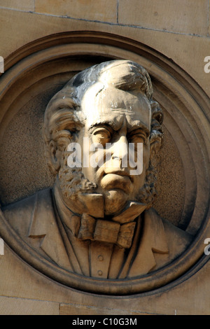 Richard Cobden Porträt auf der Seite aufgeführten Wolle Exchange Building Bradford UK wolle Händler der industriellen Revolution Stockfoto