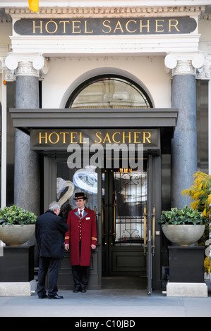 Eingang Hotel Sacher, Wien, Österreich, Europa Stockfoto