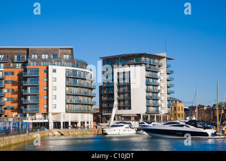 Admirale Quay, Luxus-Appartements im Ocean Village Marina, Southampton, Hampshire, England, Vereinigtes Königreich, Europa Stockfoto