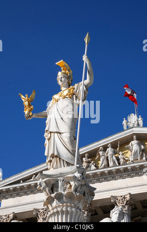 Statue der Pallas Athene vor dem Parlament, Wien, Österreich, Europa Stockfoto