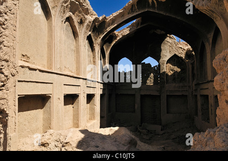 Ruine eines traditionellen iranischen Adobe-Hauses in Nain, Isfahan, Isfahan, Iran, Persien, Asien Stockfoto