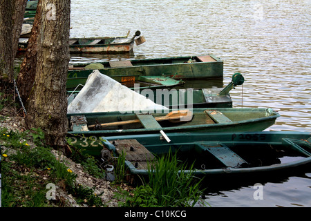 Alte Boote in einem Reservoir in Luxemburg in Europa Stockfoto