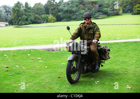 Wiederaufbau WW2 britische Armee Royal Corps of Signale Motorrad Meldereiter Stockfoto