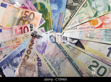 Banknoten in verschiedenen Währungen Stockfoto