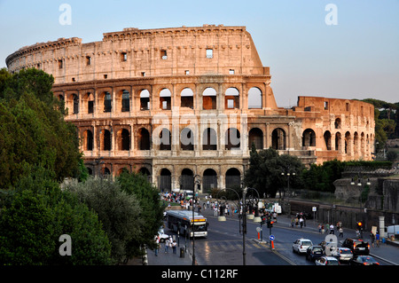 Kolosseum, Via dei Fori Imperiali, Rom, Latium, Italien, Europa Stockfoto