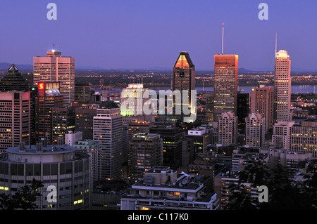 Blick vom Mont Royal in Downtown Montreal, Dusk, Quebec, Kanada, Nordamerika Stockfoto