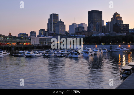 Abenddämmerung am Hafen von Montreal, Quebec, Kanada, Nordamerika Stockfoto