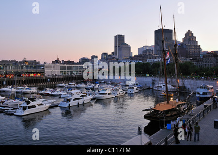 Sonnenuntergang im Hafen von Vieux Montreal, Quebec, Kanada, Nordamerika Stockfoto