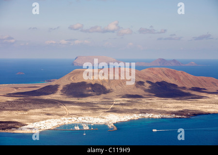 La Graciosa oder Insel Graciosa und seinen Hauptort Caleta de Sebo. Stockfoto