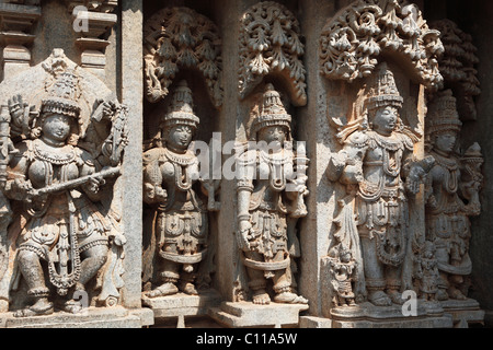 Bilder von Gottheiten an der Wand des Kesava Tempel, Keshavas Tempel, Hoysala-Stil, Somnathpur, Somanathapura, Karnataka, Südindien Stockfoto