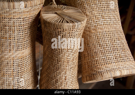 Myanmar (aka Burma), Yangon. Scott Market (aka Bogyoke Aung San Market) Souvenir Körbe. Stockfoto