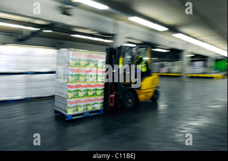 Produktion von Waschmittel von der Firma Henkel AG & Co. KGaA, Düsseldorf, Nordrhein-Westfalen, Deutschland, Europa Stockfoto