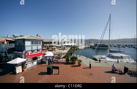 Geschäfte in MARINA & KNYSNA QUAYS WESTERN CAPE Südafrika 28. Januar 2011 Stockfoto