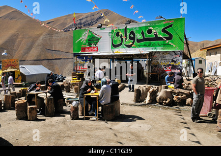 Snack-Bar oder zum mitnehmen im Elburs-Gebirge, Iran, Persien, Asien Stockfoto