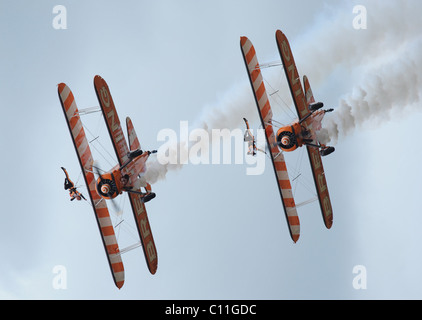 2 Bi-Flugzeuge mit Flügel-Wanderer Stockfoto