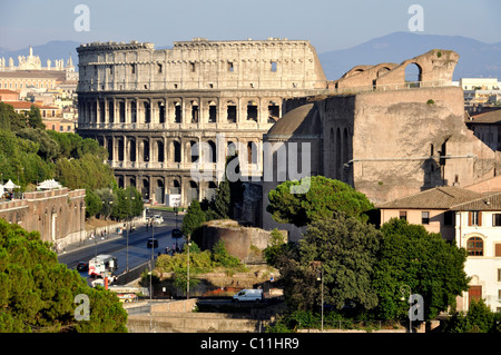 Kolosseum, die Basilika des Maxentius, Constantine Basilica, Via dei Fori Imperiali, Rom, Latium, Italien, Europa Stockfoto