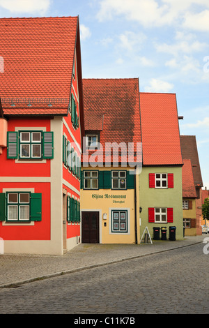 Dinkelsbühl, Bayern, Deutschland. Traditionelle bayerische Architektur in der mittelalterlichen Altstadt an der romantischen Straße (Romantische Straße) Stockfoto