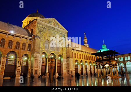 Abends nach Sonnenuntergang, im Hof des Umayyaden-Moschee in Damaskus, Syrien, Naher Osten, Asien Stockfoto