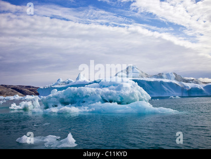 Eisberge im Sermilik Fjord Ammassalik Bezirk, Ostgrönland, Grönland, Dänemark Stockfoto