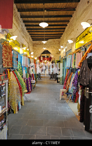 Al Souq Waqif, ältesten Souk oder Basar von Doha, Qatar, Persischer Golf, mittleren Osten, Asien Stockfoto