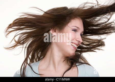 Frau mit wehenden Haaren Stockfoto