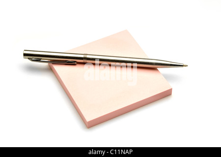 Silber Schreibstift auf farbigen Notizblock Stockfoto