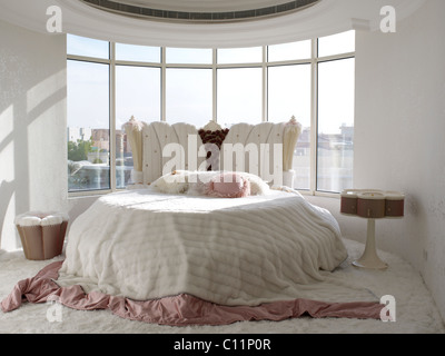 Luxuriöse Dubai-Stil Bett Stockfoto