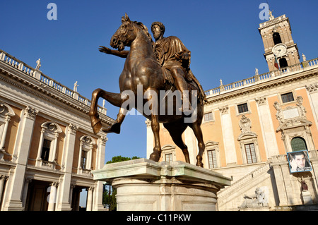 Reiterstatue des Marcus Aurelius, Palazzo Nuovo Palazzo Senatorio Senatoren Palast, Piazza del Campidoglio Kapitolsplatz Stockfoto