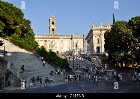 Schritte, Palazzo Senatorio Senatoren Palast, Palazzo dei Conservatori Konservatoren, Piazza del Campidoglio Kapitolsplatz Stockfoto