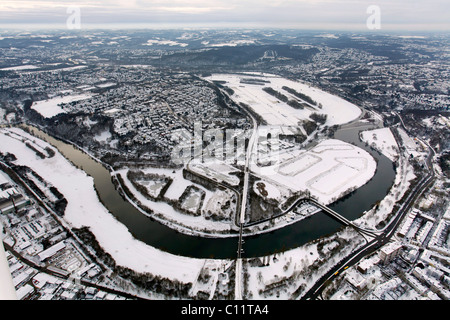 Luftbild, Ruhr-Halbinsel im Winterschnee, Ueberruhr District, Wasserwerke, Ruhrgebiet River Bend, Essen, Ruhrgebiet Stockfoto