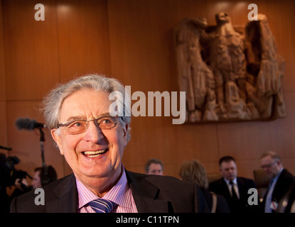 Kläger Gerhard Baum, Urteil des Bundesverfassungsgericht über Vorratsdatenspeicherung, Karlsruhe Stockfoto