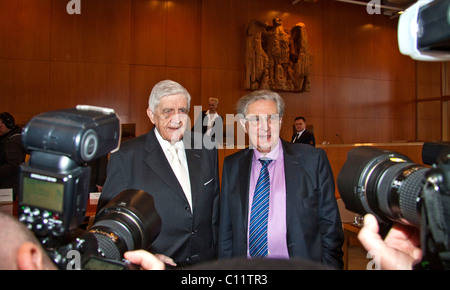 Kläger Burkhard Hirsch und Gerhard Baum, Urteil des Bundesverfassungsgericht über Vorratsdatenspeicherung Stockfoto