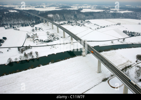 Luftaufnahme, Ruhrtalbruecke Brücke Mintard, A52 Autobahn Brücke im Schnee, Ickten, Mülheim an der Ruhr, Ruhrgebiet-Bereich Stockfoto