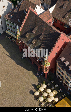 Blick vom Münster-Kathedrale auf dem Muenstermarktplatz-Platz und das historische Kaufhaus, Freiburg Stockfoto