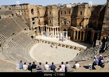 Auditorium, Steinen römische Theater mit schwarzem Basalt in Bosra, Syrien, Asien Stockfoto