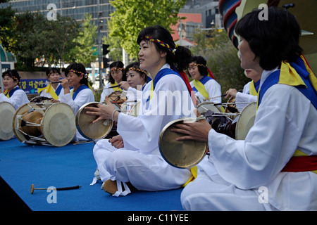 Trommler Gruppe ein Volk in Seoul, Südkorea, Asien Stockfoto