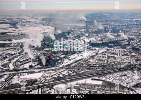 Luftaufnahme, Hochöfen, schneebedeckte industrielle Landschaft, ThyssenKrupp Stahl, Duisburg Meiderich, Hamborn, Rhein Stockfoto