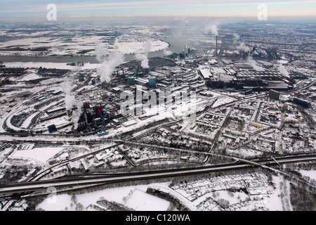 Luftaufnahme, Hochöfen, schneebedeckte industrielle Landschaft, ThyssenKrupp Stahl, Duisburg Meiderich, Hamborn, Rhein Stockfoto