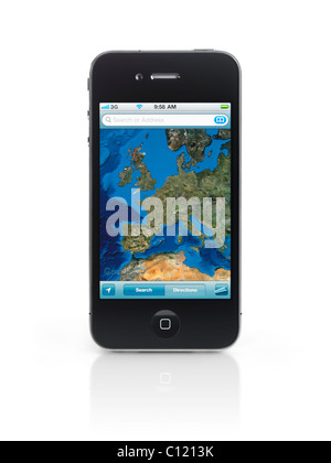 Apple iPhone 4-Smartphone mit Google Karten, auf denen Europa auf seinem Display isoliert auf weißem Hintergrund. Qualitativ hochwertige Fotos. Stockfoto