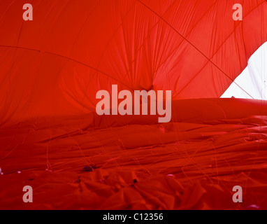 Blick ins Innere einer roten Heißluftballon während entlüftet werden, Allgäu in Upper Bavaria, Bavaria, Germany Stockfoto