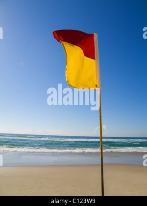 Sicher schwimmen Bereich Flagge Gold Coast Queensland Australien Stockfoto