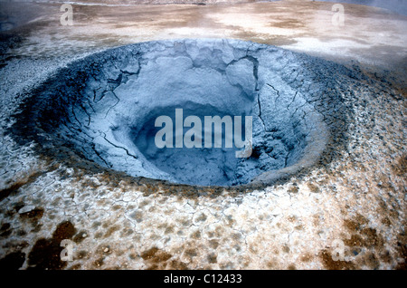 Ein kochendem Schlamm-Pool im Feld Namaskard Solfatara in Nordisland Stockfoto