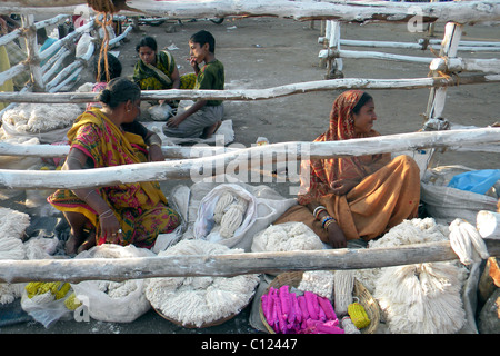 Piligrin wartet am Jagannath Tempel, Puri, Orissa, Indien Stockfoto