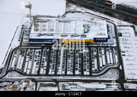 Luftaufnahme, Parkplatz im Schnee, Möbel lagern IKEA, Kamen, Ruhrgebiet Region, North Rhine-Westphalia, Deutschland, Europa Stockfoto