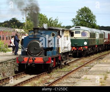 Dampfmaschine Fahrer geschult. Caledonian Eisenbahnen an der Brücke von Dun station Montrose Schottland Barclay 0-4-0 ST.Nr. 1863, 1926 erbaut. Stockfoto